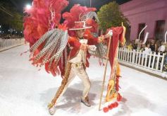 Foto de la galería: San Ignacio vivió la última noche de brillo, show y encuentro en lo que fue el cierre de los Carnavales Misioneros 2025