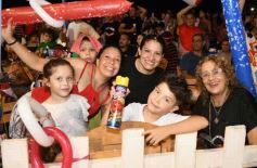 Foto de la galería: San Ignacio vivió la última noche de brillo, show y encuentro en lo que fue el cierre de los Carnavales Misioneros 2025