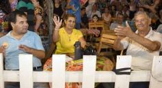 Foto de la galería: San Ignacio vivió la última noche de brillo, show y encuentro en lo que fue el cierre de los Carnavales Misioneros 2025