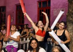 Foto de la galería: San Ignacio vivió la última noche de brillo, show y encuentro en lo que fue el cierre de los Carnavales Misioneros 2025