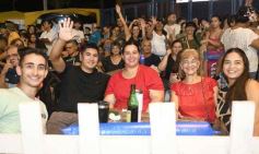 Foto de la galería: San Ignacio vivió la última noche de brillo, show y encuentro en lo que fue el cierre de los Carnavales Misioneros 2025