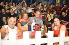 Foto de la galería: San Ignacio vivió la última noche de brillo, show y encuentro en lo que fue el cierre de los Carnavales Misioneros 2025