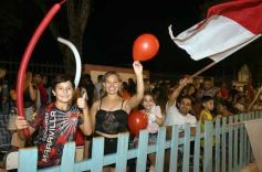 Foto de la galería: San Ignacio vivió la última noche de brillo, show y encuentro en lo que fue el cierre de los Carnavales Misioneros 2025