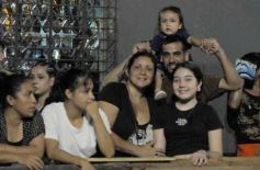 Foto de la galería: San Ignacio vivió la última noche de brillo, show y encuentro en lo que fue el cierre de los Carnavales Misioneros 2025