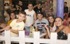 Foto de la galería: San Ignacio vivió la última noche de brillo, show y encuentro en lo que fue el cierre de los Carnavales Misioneros 2025