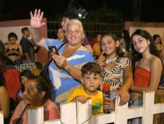Foto de la galería: San Ignacio vivió la última noche de brillo, show y encuentro en lo que fue el cierre de los Carnavales Misioneros 2025