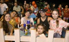 Foto de la galería: San Ignacio vivió la última noche de brillo, show y encuentro en lo que fue el cierre de los Carnavales Misioneros 2025