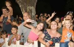 Foto de la galería: San Ignacio vivió la última noche de brillo, show y encuentro en lo que fue el cierre de los Carnavales Misioneros 2025