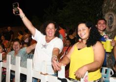 Foto de la galería: San Ignacio vivió la última noche de brillo, show y encuentro en lo que fue el cierre de los Carnavales Misioneros 2025