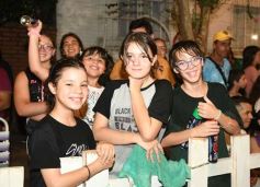 Foto de la galería: San Ignacio vivió la última noche de brillo, show y encuentro en lo que fue el cierre de los Carnavales Misioneros 2025