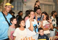 Foto de la galería: San Ignacio vivió la última noche de brillo, show y encuentro en lo que fue el cierre de los Carnavales Misioneros 2025