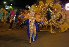Foto de la galería: San Ignacio vivió la última noche de brillo, show y encuentro en lo que fue el cierre de los Carnavales Misioneros 2025