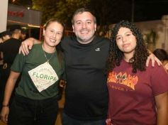 Foto de la galería: San Ignacio vivió la última noche de brillo, show y encuentro en lo que fue el cierre de los Carnavales Misioneros 2025