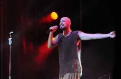 Foto de la galería: Abel Pintos se reencontró con el afecto del público misionero en el show colmado que trajo en el arranque del mes 