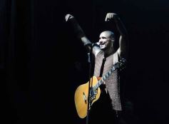 Foto de la galería: Abel Pintos se reencontró con el afecto del público misionero en el show colmado que trajo en el arranque del mes 