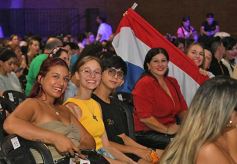 Foto de la galería: Abel Pintos se reencontró con el afecto del público misionero en el show colmado que trajo en el arranque del mes 