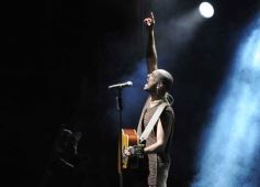 Foto de la galería: Abel Pintos se reencontró con el afecto del público misionero en el show colmado que trajo en el arranque del mes 