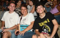 Foto de la galería: Abel Pintos se reencontró con el afecto del público misionero en el show colmado que trajo en el arranque del mes 