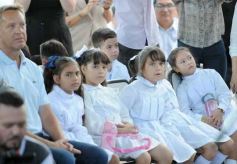 Foto de la galería: Acto en la Escuela 675: la vuelta a clases fue con reencuentros y buenos deseos compartidos para el año que sigue