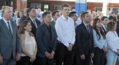 Foto de la galería: Acto en la Escuela 675: la vuelta a clases fue con reencuentros y buenos deseos compartidos para el año que sigue