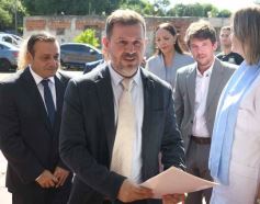 Foto de la galería: Acto en la Escuela 675: la vuelta a clases fue con reencuentros y buenos deseos compartidos para el año que sigue