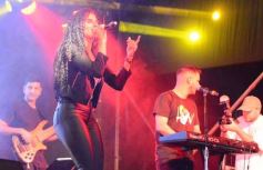 Foto de la galería: El Reventón en Posadas: entre compras, salidas y shows, todo el disfrute que se reunió en la segunda y tercera noche 