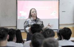 Foto de la galería: Silicon Misiones llevó a los jovenes del Martin de Moussy una charla de interés sobre riesgos de la ludopatía