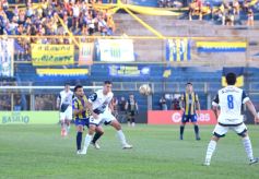 Foto de la galería: Federal A: Mitre pisó fuerte en casa y volvió a la zona de clasificación 