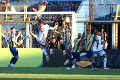 Foto de la galería: Federal A: Mitre pisó fuerte en casa y volvió a la zona de clasificación 