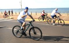 Foto de la galería: Caravana de alegría y solidaridad: en el resumen de lo que marcó la 25° Bicicleteada del Roque González