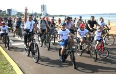 Foto de la galería: Caravana de alegría y solidaridad: en el resumen de lo que marcó la 25° Bicicleteada del Roque González