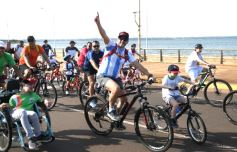 Foto de la galería: Caravana de alegría y solidaridad: en el resumen de lo que marcó la 25° Bicicleteada del Roque González