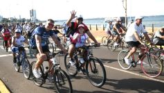 Foto de la galería: Caravana de alegría y solidaridad: en el resumen de lo que marcó la 25° Bicicleteada del Roque González