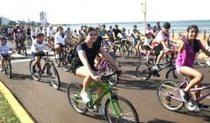 Foto de la galería: Caravana de alegría y solidaridad: en el resumen de lo que marcó la 25° Bicicleteada del Roque González