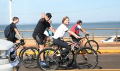 Foto de la galería: Caravana de alegría y solidaridad: en el resumen de lo que marcó la 25° Bicicleteada del Roque González