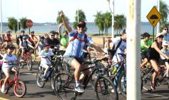 Foto de la galería: Caravana de alegría y solidaridad: en el resumen de lo que marcó la 25° Bicicleteada del Roque González