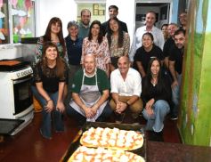 Foto de la galería: Agasajo de la gran familia de la Madre: especial noche de reunión junto a los profes y padres en la cena aniversario