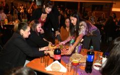 Foto de la galería: Agasajo de la gran familia de la Madre: especial noche de reunión junto a los profes y padres en la cena aniversario