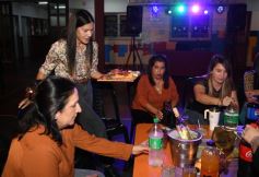 Foto de la galería: Agasajo de la gran familia de la Madre: especial noche de reunión junto a los profes y padres en la cena aniversario
