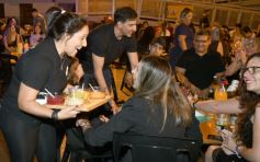 Foto de la galería: Agasajo de la gran familia de la Madre: especial noche de reunión junto a los profes y padres en la cena aniversario