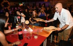 Foto de la galería: Agasajo de la gran familia de la Madre: especial noche de reunión junto a los profes y padres en la cena aniversario