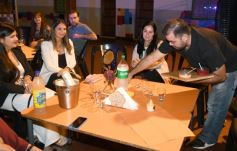 Foto de la galería: Agasajo de la gran familia de la Madre: especial noche de reunión junto a los profes y padres en la cena aniversario