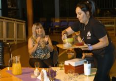 Foto de la galería: Agasajo de la gran familia de la Madre: especial noche de reunión junto a los profes y padres en la cena aniversario