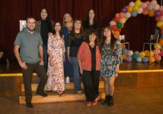 Foto de la galería: Agasajo de la gran familia de la Madre: especial noche de reunión junto a los profes y padres en la cena aniversario