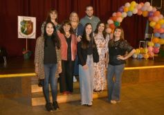 Foto de la galería: Agasajo de la gran familia de la Madre: especial noche de reunión junto a los profes y padres en la cena aniversario