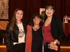 Foto de la galería: Agasajo de la gran familia de la Madre: especial noche de reunión junto a los profes y padres en la cena aniversario