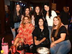 Foto de la galería: Agasajo de la gran familia de la Madre: especial noche de reunión junto a los profes y padres en la cena aniversario