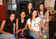 Foto de la galería: Agasajo de la gran familia de la Madre: especial noche de reunión junto a los profes y padres en la cena aniversario