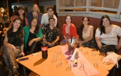 Foto de la galería: Agasajo de la gran familia de la Madre: especial noche de reunión junto a los profes y padres en la cena aniversario