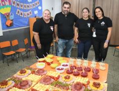 Foto de la galería: Agasajo de la gran familia de la Madre: especial noche de reunión junto a los profes y padres en la cena aniversario